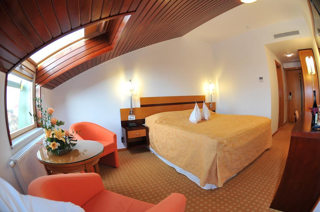 Hotel Jasmine Brasov Luaran gambar