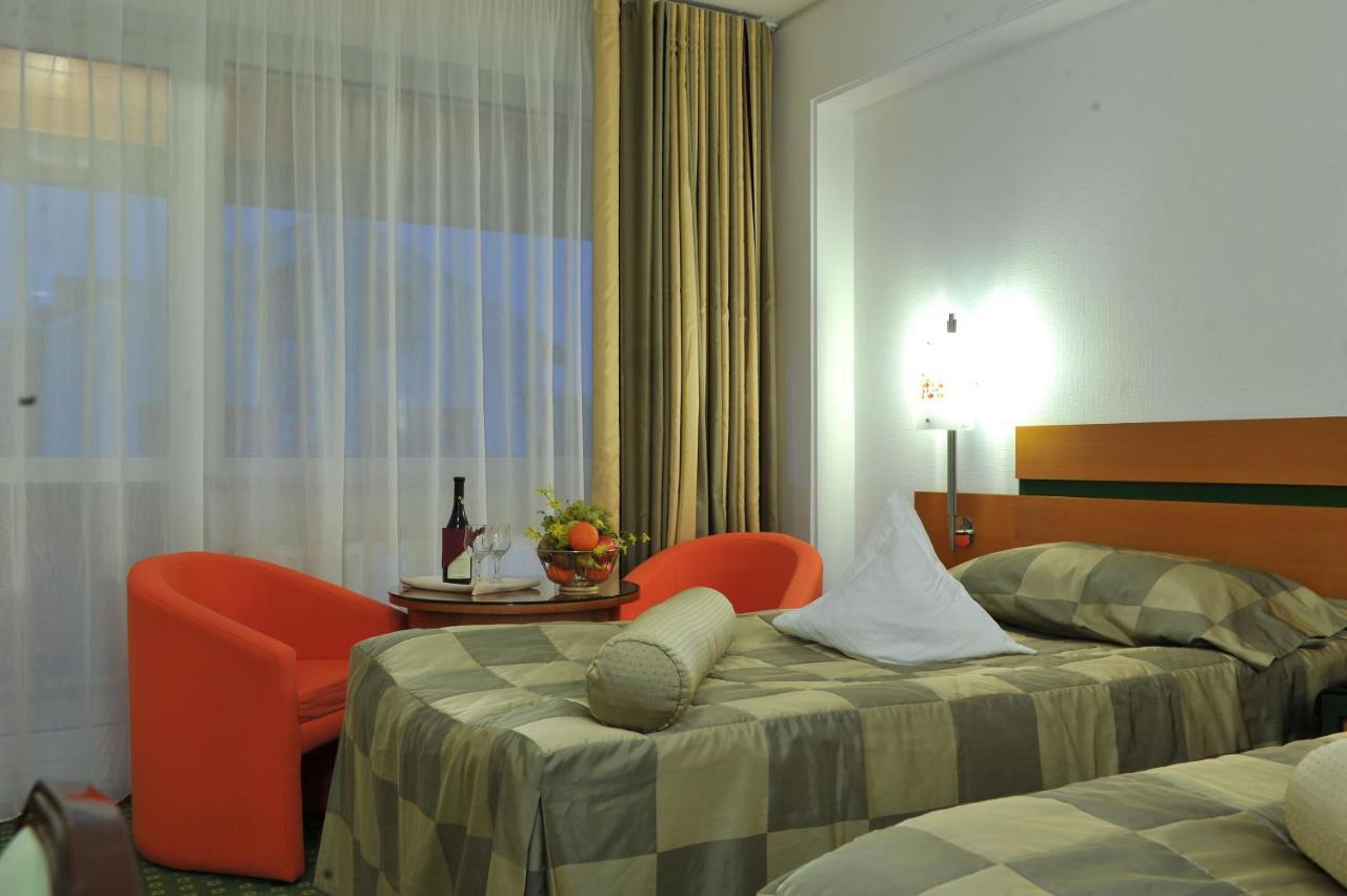 Hotel Jasmine Brasov Luaran gambar